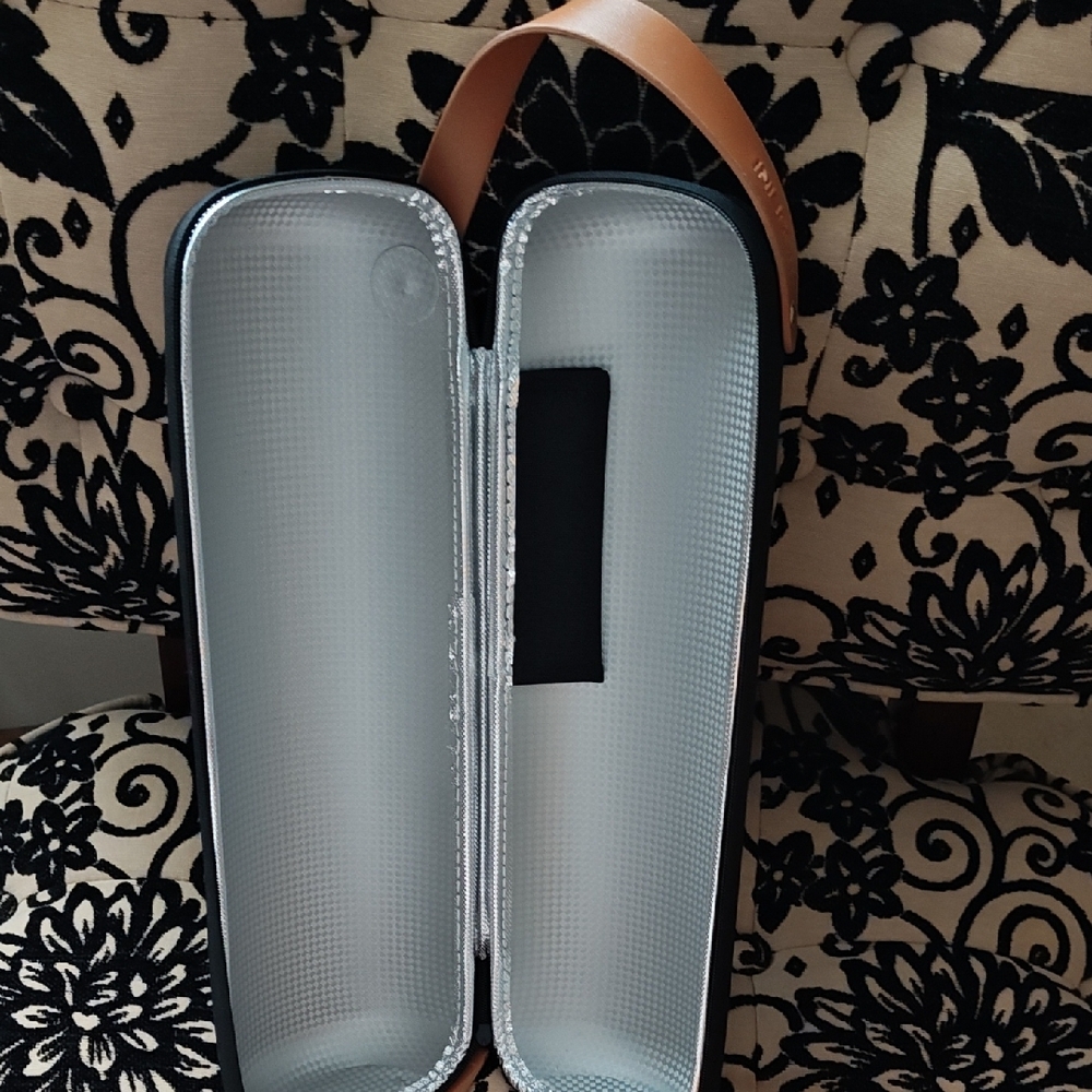 Houdini Hard Shell Case - Picture 3 of 6